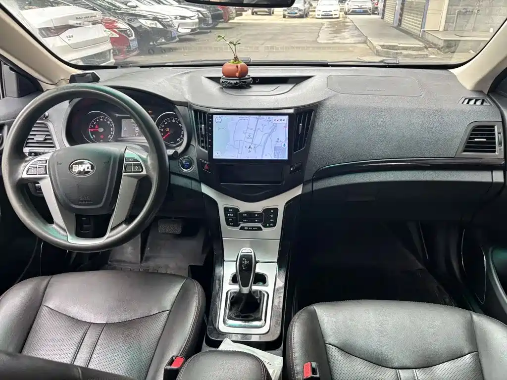 Photo 7 - BYD e5
