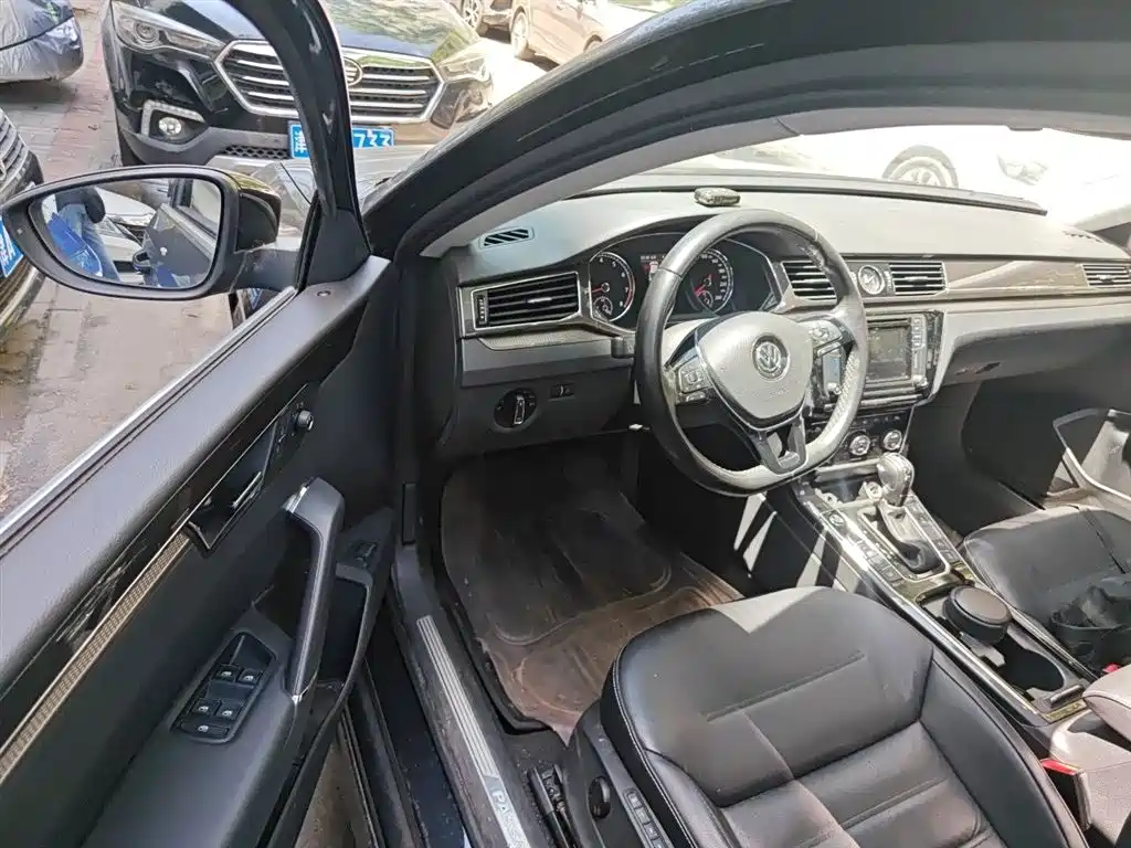 Volkswagen Passat 2016 330TSI DSG Executive Edition фото 13