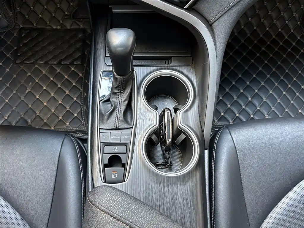 Toyota Camry 2021 2.5G Luxury Edition фото 15