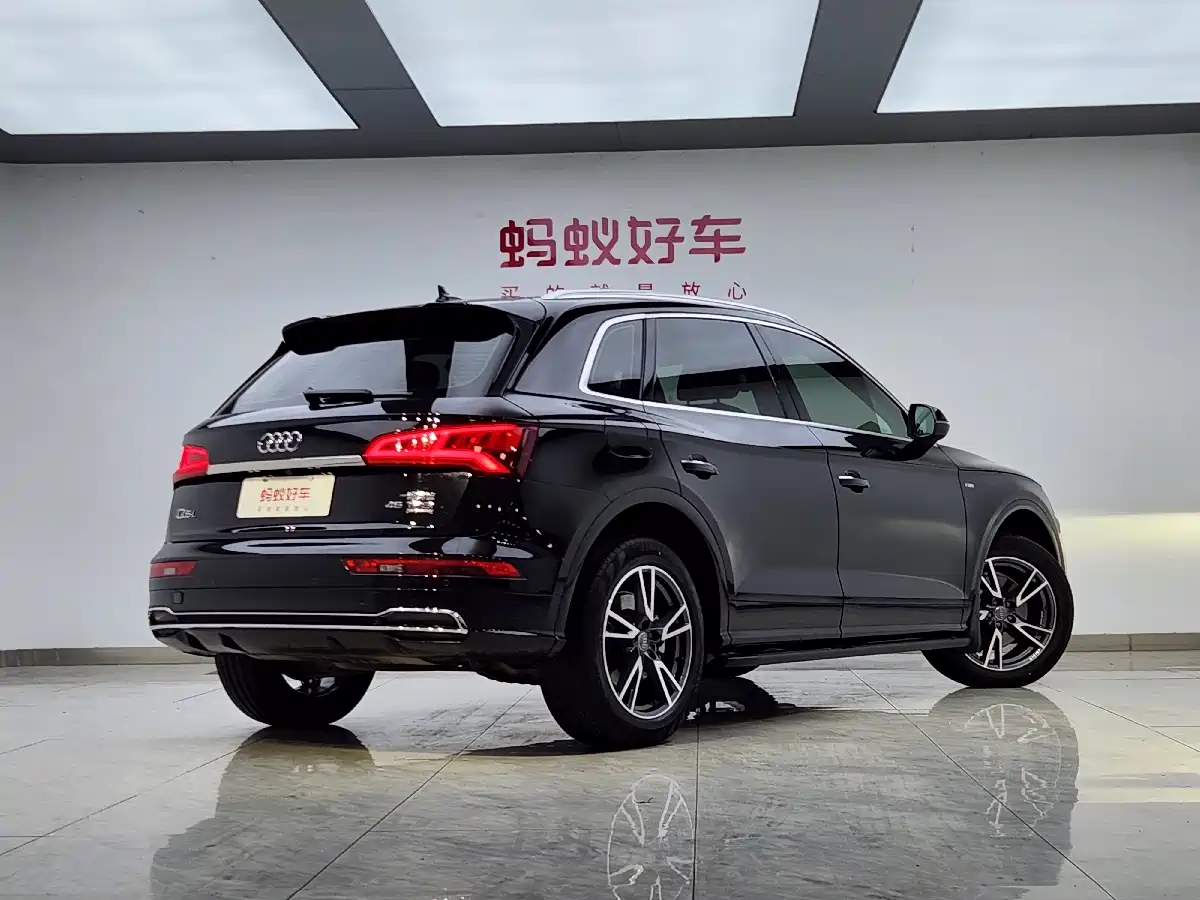 Audi Q5L 2020 Facelift 40 TFSI Honor Fashion фото 7