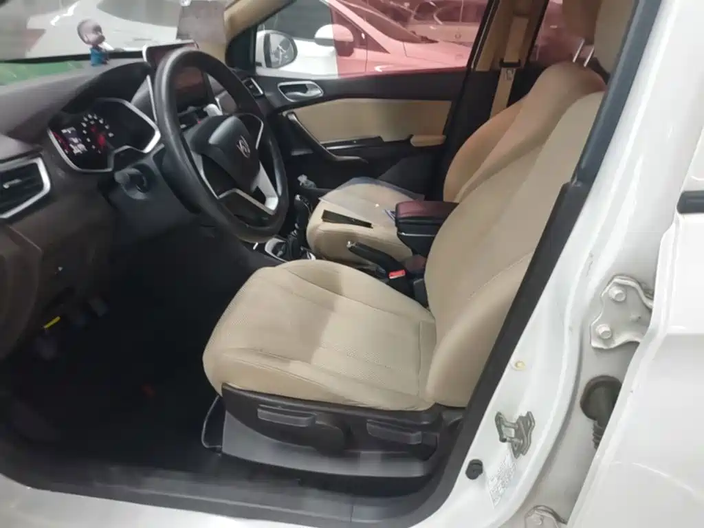 Baojun 310W 2018 2017 1.5L Manual Comfort China V