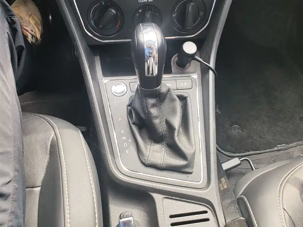 Volkswagen Lavida Tour 2017 1.6L Automatic Comfort Edition фото 7