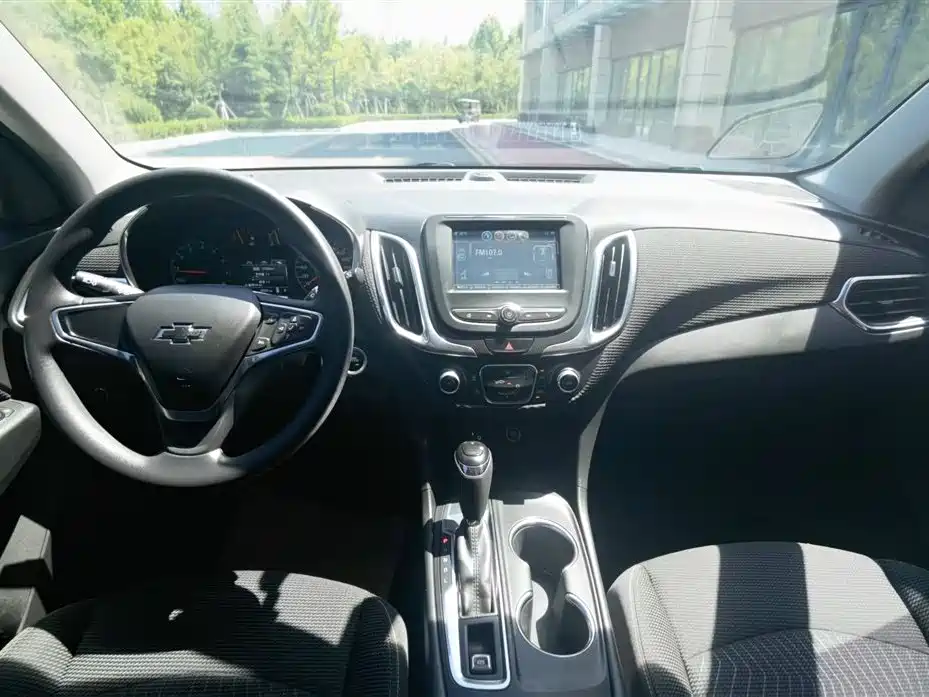 Chevrolet Equinox 2018 535T Automatic Frontier Edition фото 10