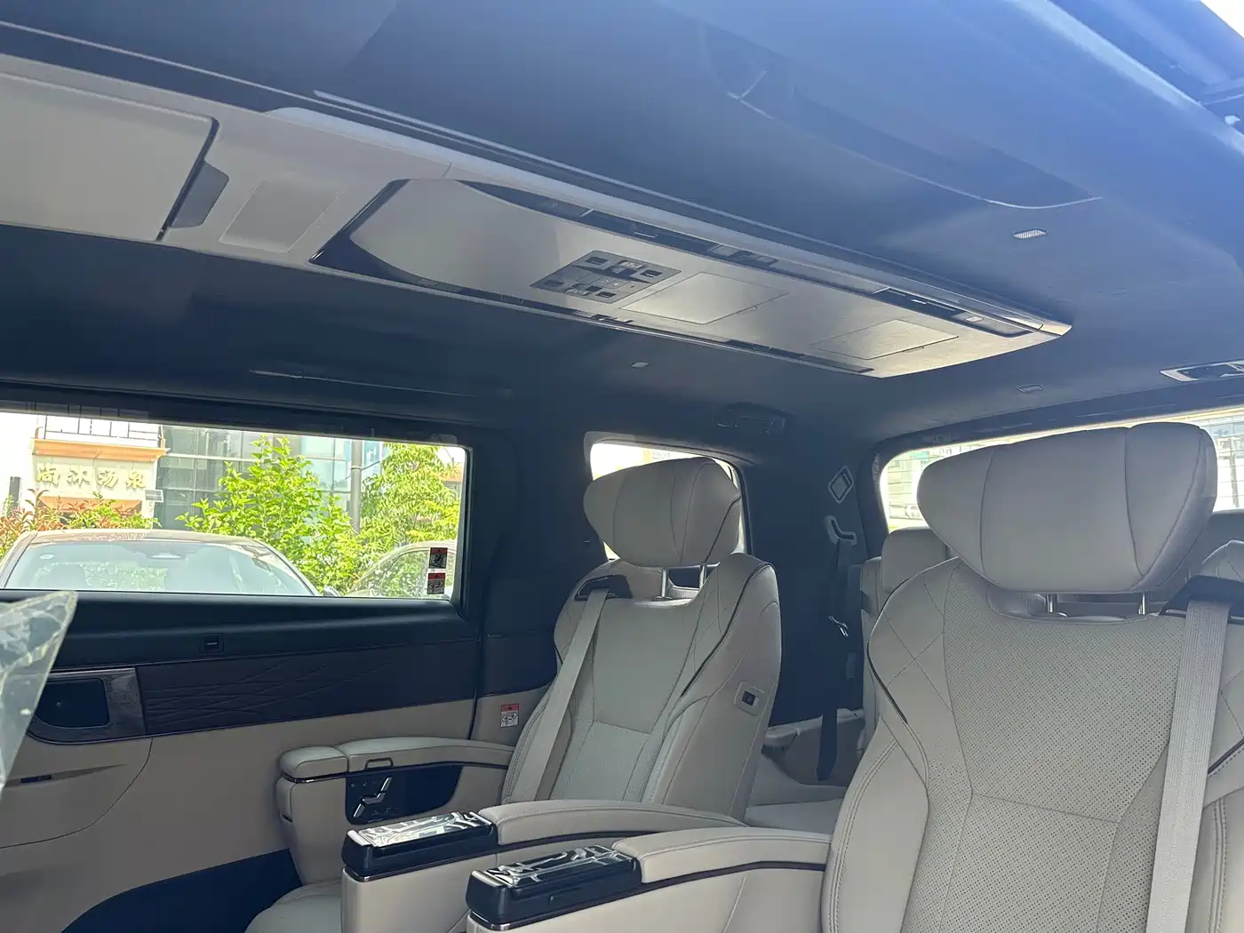 Toyota Alphard 2025 Hybrid 2.5L Prestige Gold Edition фото 8