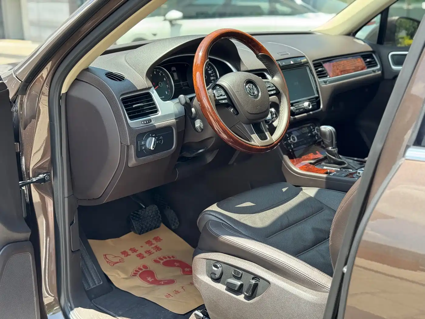 Volkswagen Touareg 2011 3.0TSI Comfort фото 4