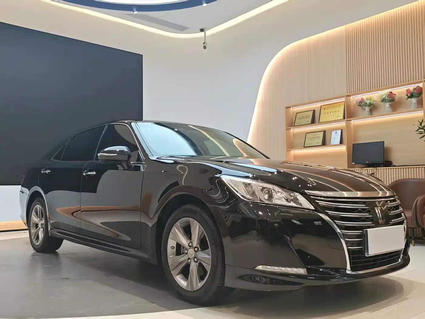 Toyota Crown 2015 2.0T Fashion фото 3