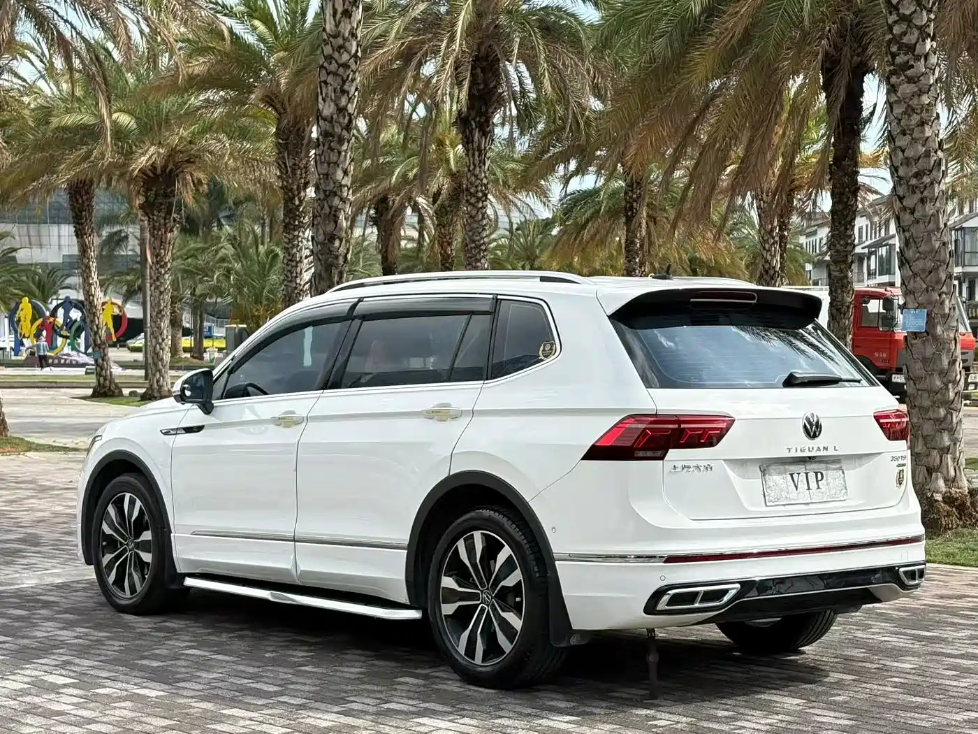 Volkswagen Tiguan L 2022 380TSI Automatic 4WD R-Line Cross Edition 7-Seater фото 4