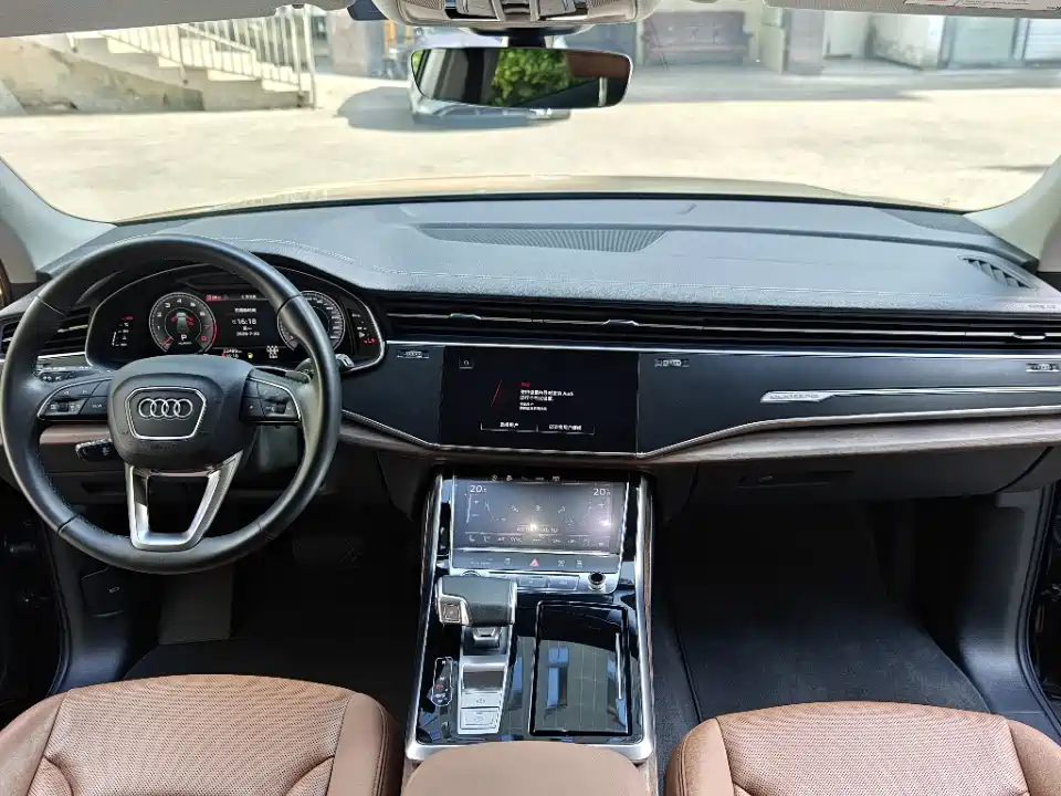 Photo 7 - Audi Q7