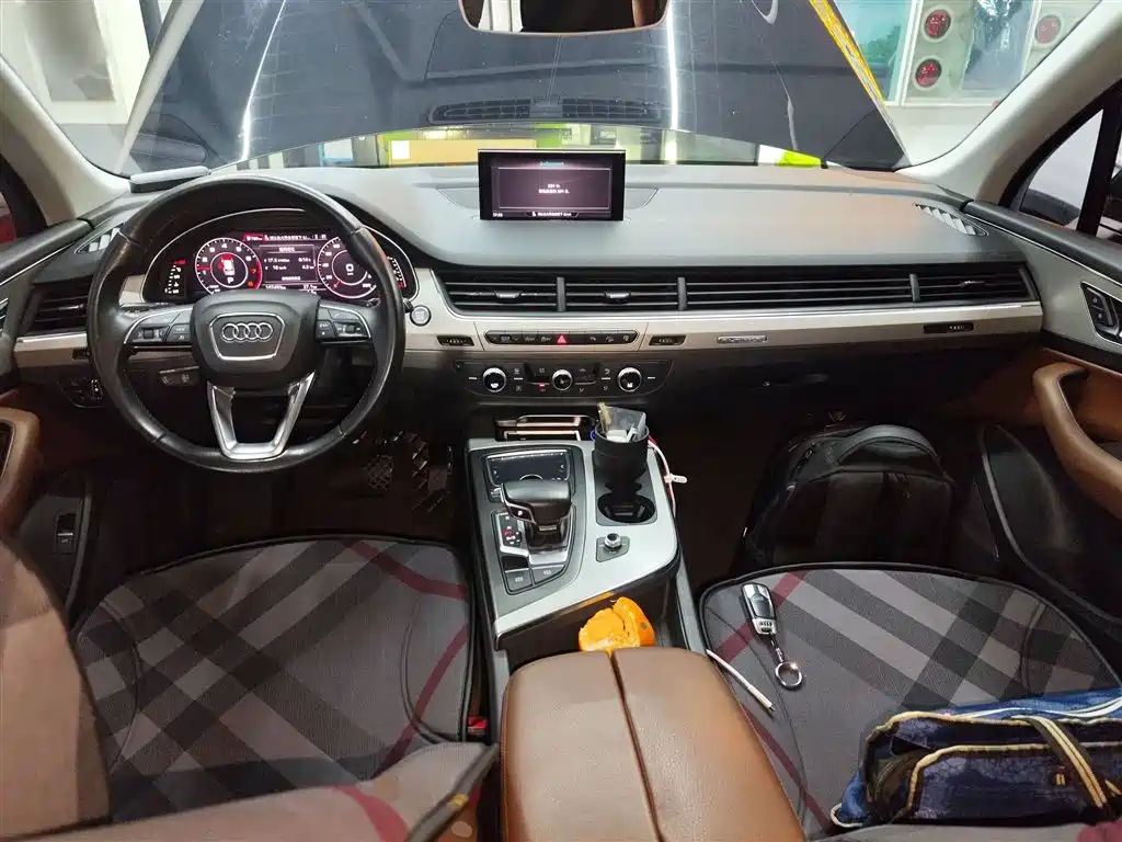 AUDI Q7