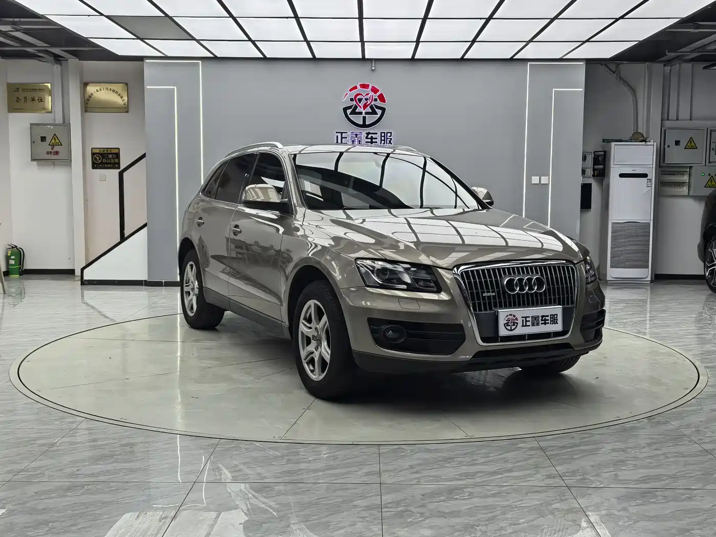 Audi Q5 2011 2.0TFSI Technology фото 3