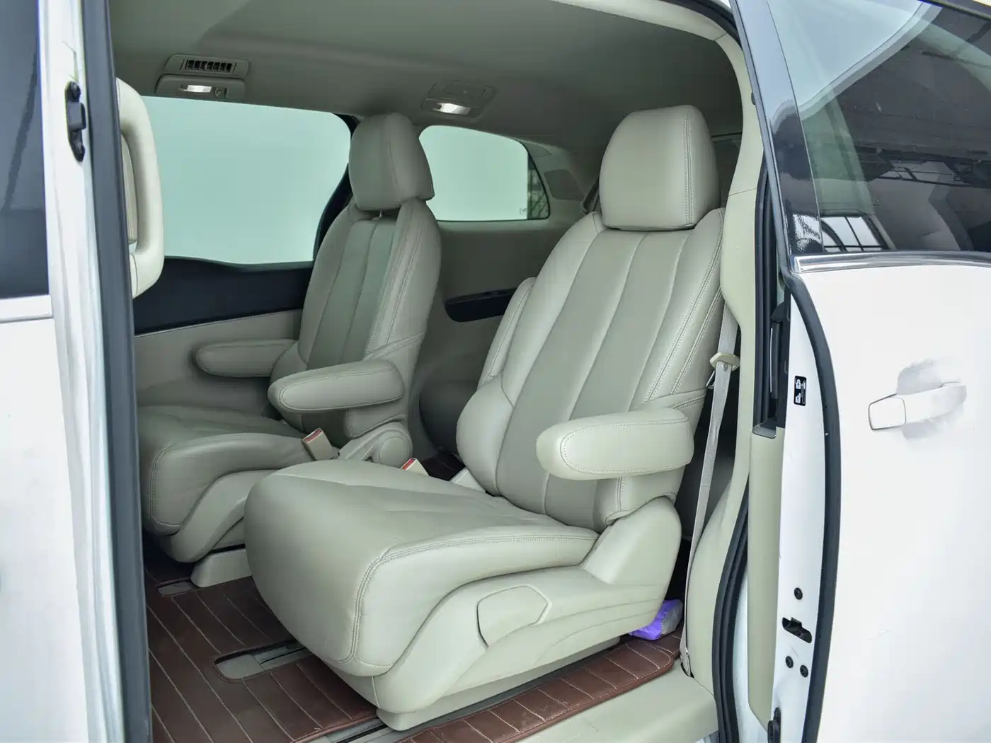 Buick GL8 2014 2.4L CT Luxury Business Comfort фото 9