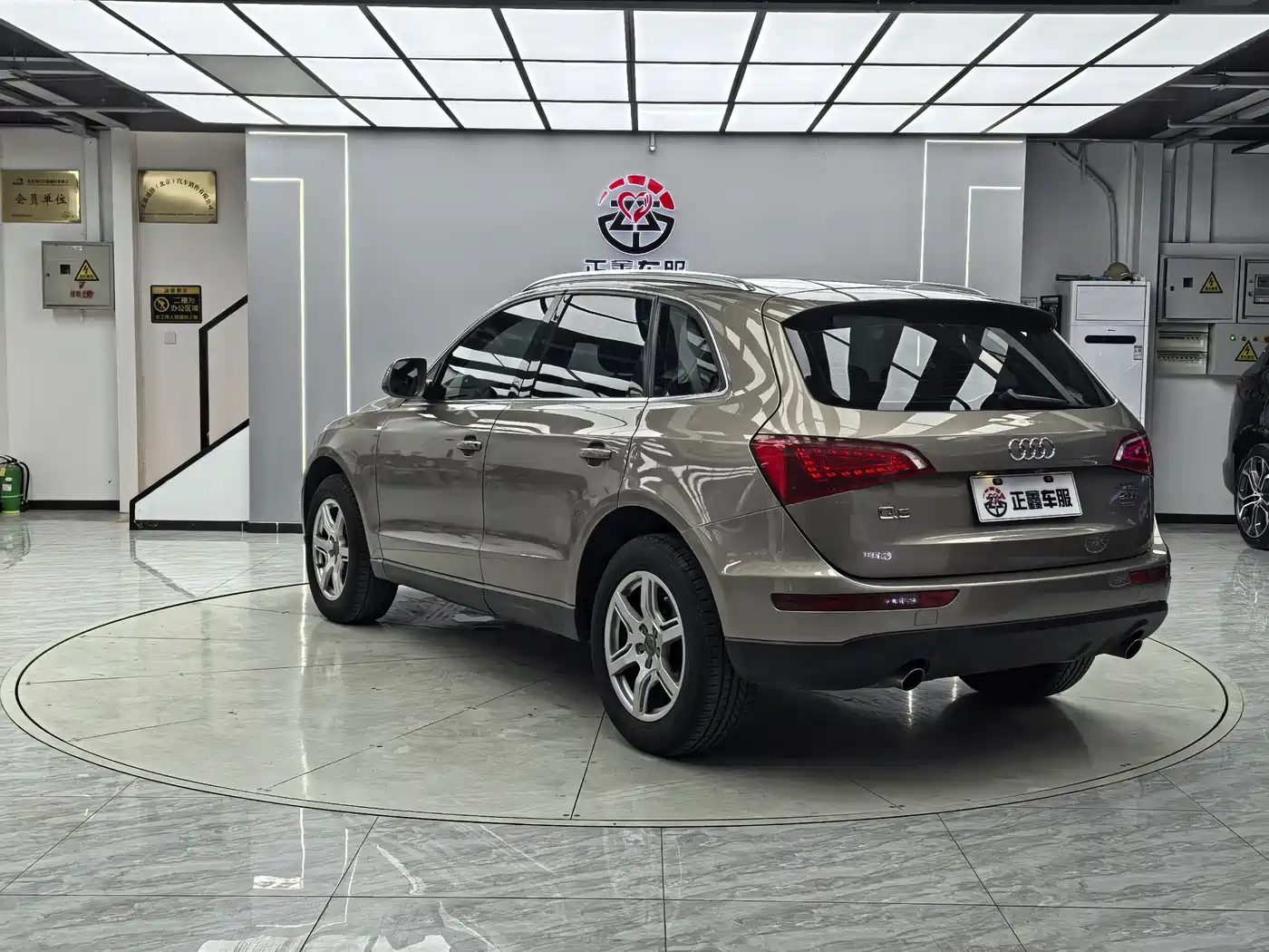 Audi Q5 2011 2.0TFSI Technology фото 14