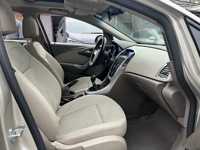 Buick Excelle 2013 Model GT 1.6L Manual Progressive фото 8