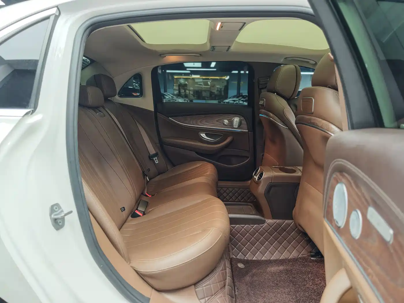 Mercedes-Benz E-Class 2019 E 300 L Fashion фото 5