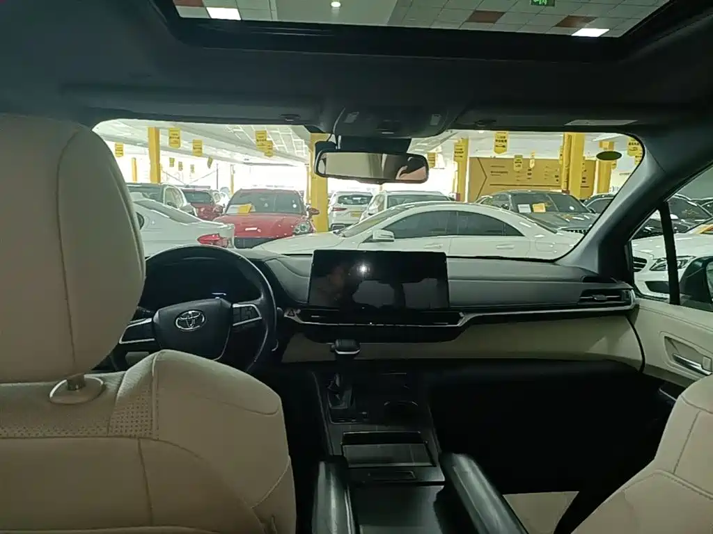 Toyota Sienna 2021 2.5L Hybrid Premium Edition фото 10