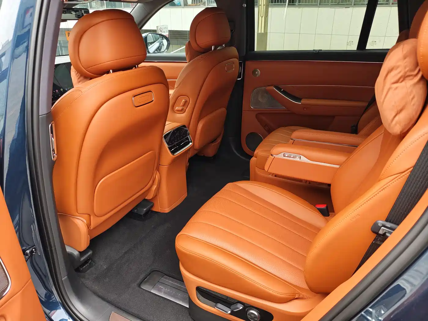 AITO Wenjie AITO M8 2025 Model Extended Range Max+ Edition 53.4kWh 6-Seater фото 12