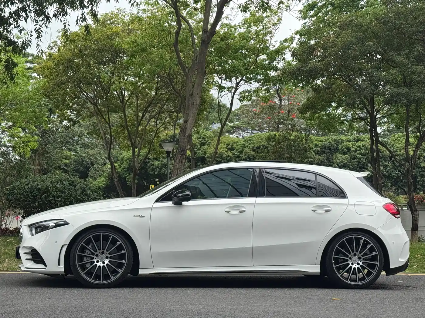 Mercedes-Benz A-Class AMG 2022 AMG A 35 L 4MATIC фото 4