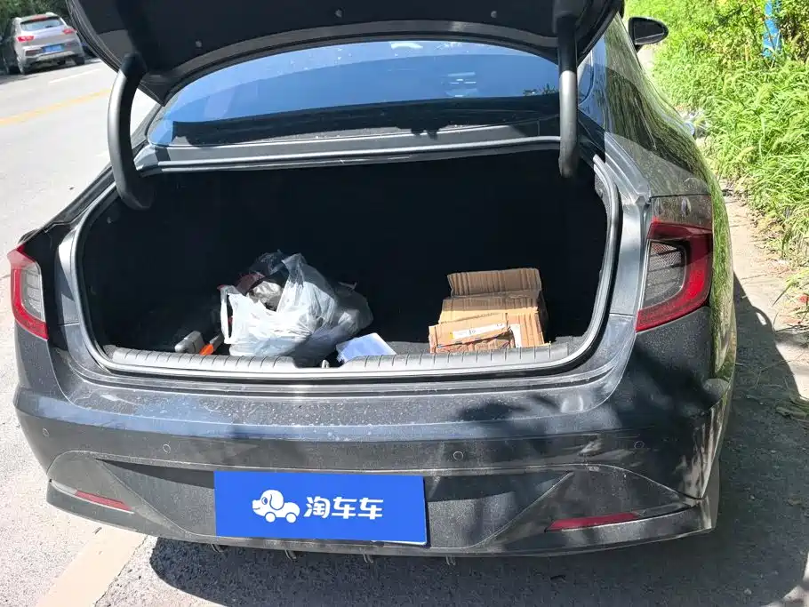 Фото 4 - Hyundai Sonata