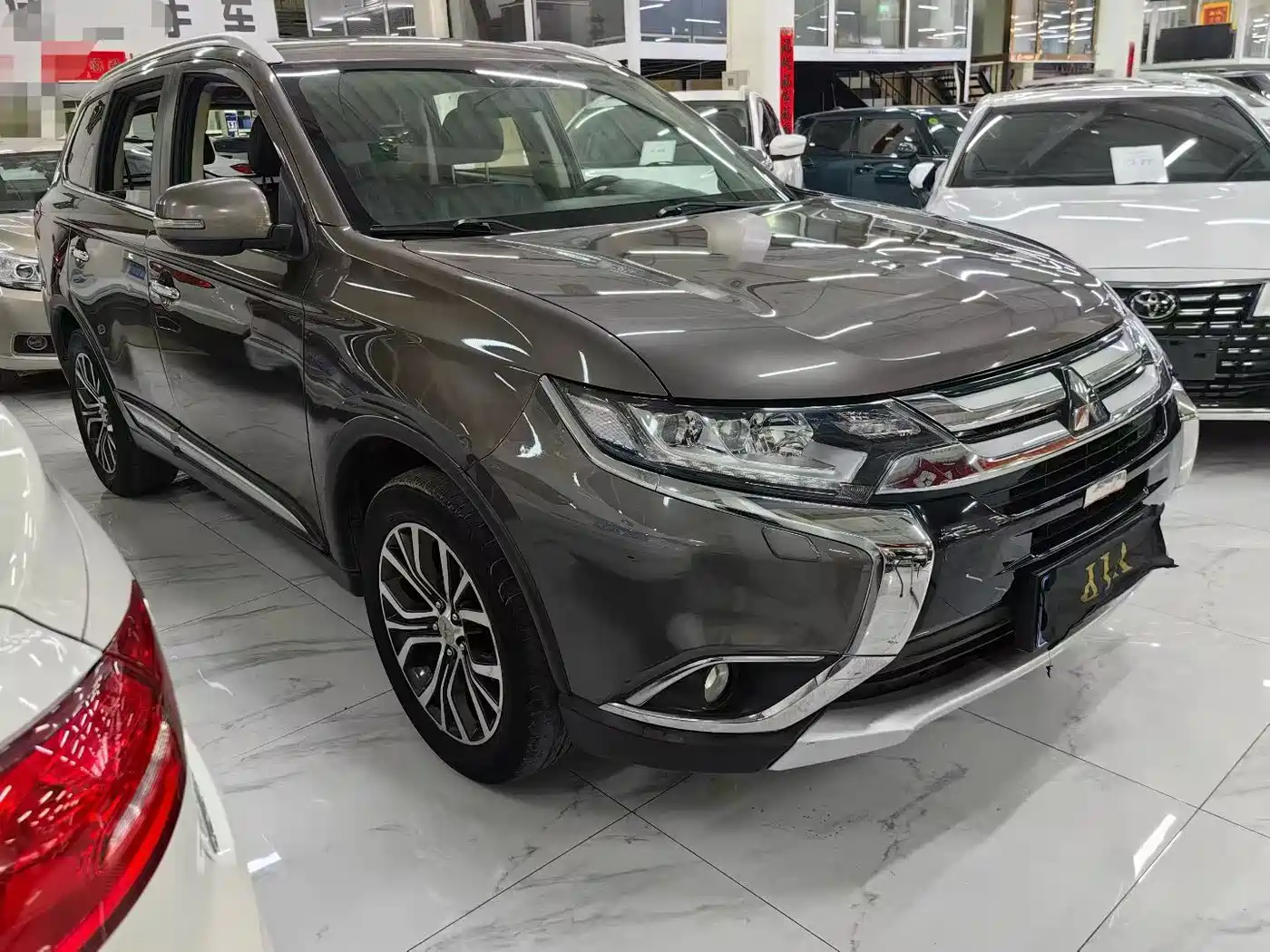 Mitsubishi Outlander 2016 2.4L 4WD Luxury Edition 7-seater фото 3