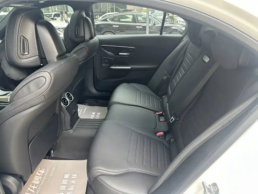 Photo 7 - Mercedes-Benz C-Class