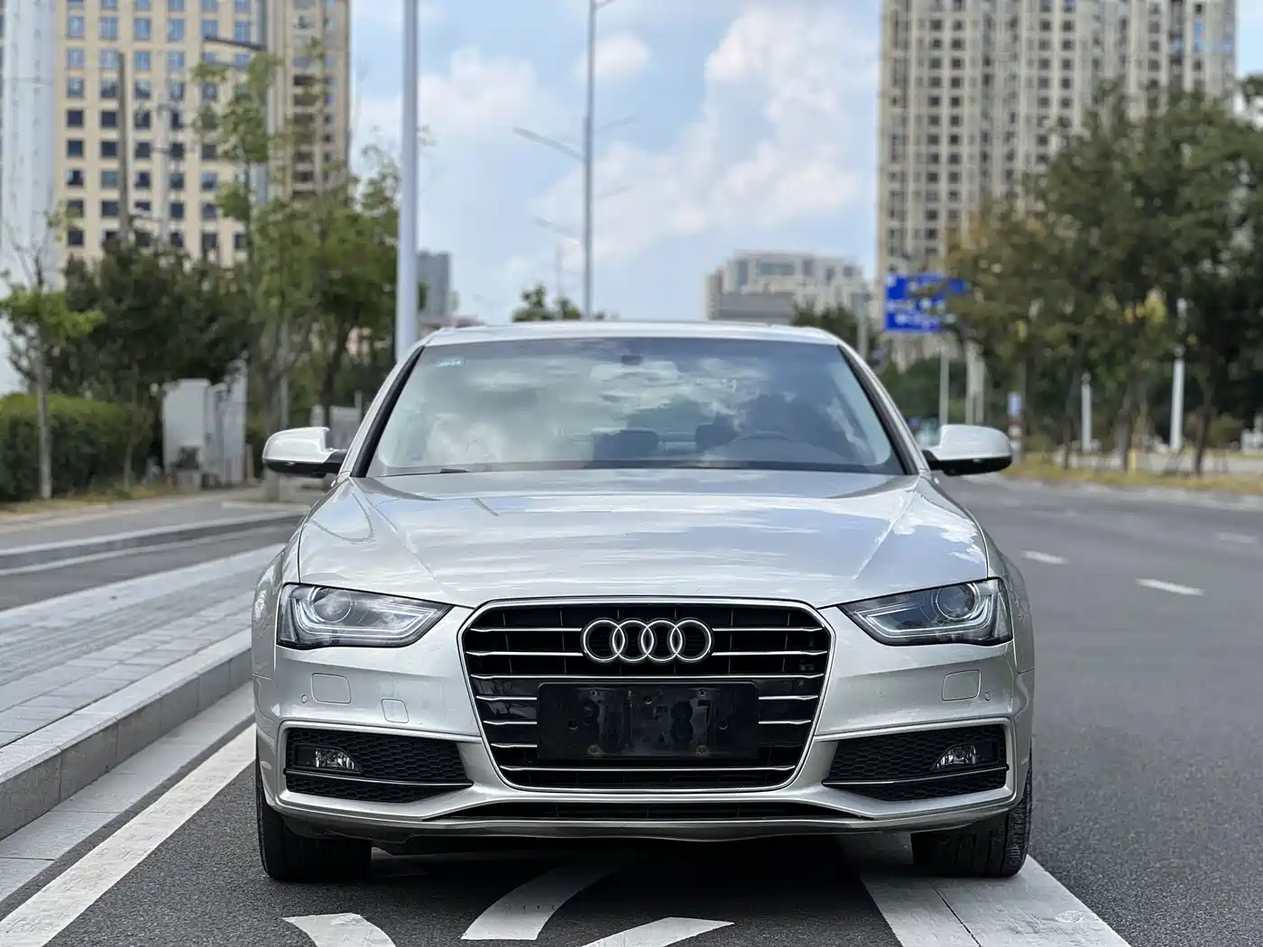 Фото 2 - Audi A4L