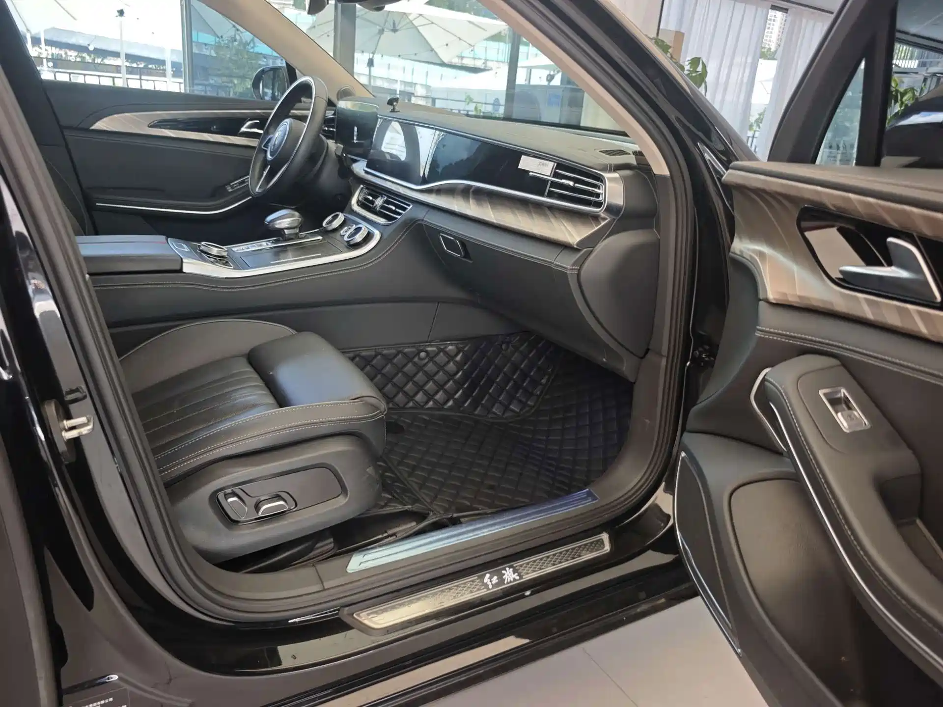 Photo 13 - Hongqi H9