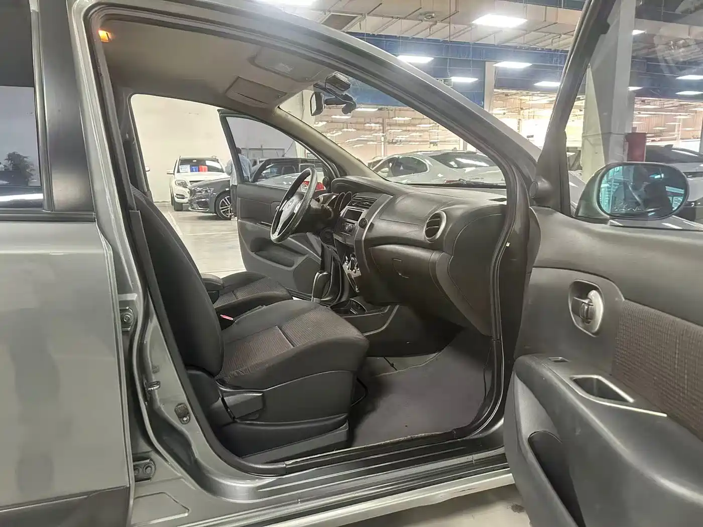 Nissan Livina 2009 2010 Model Sharp Edition 1.6L Automatic Smart Type