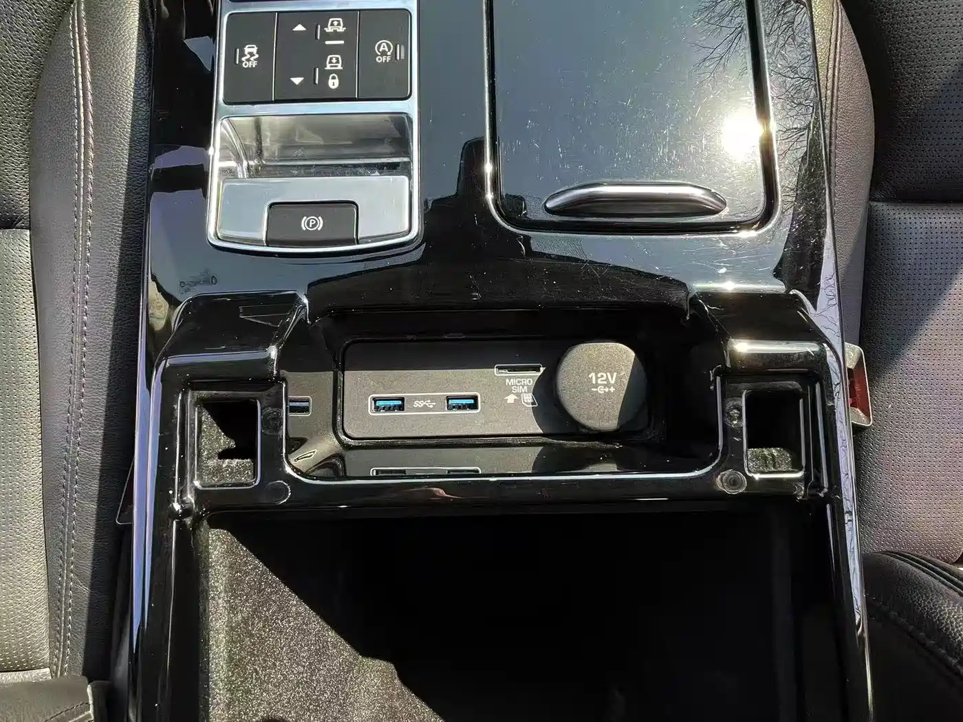 Land Rover Discovery 2018 3.0 SC V6 HSE фото 15