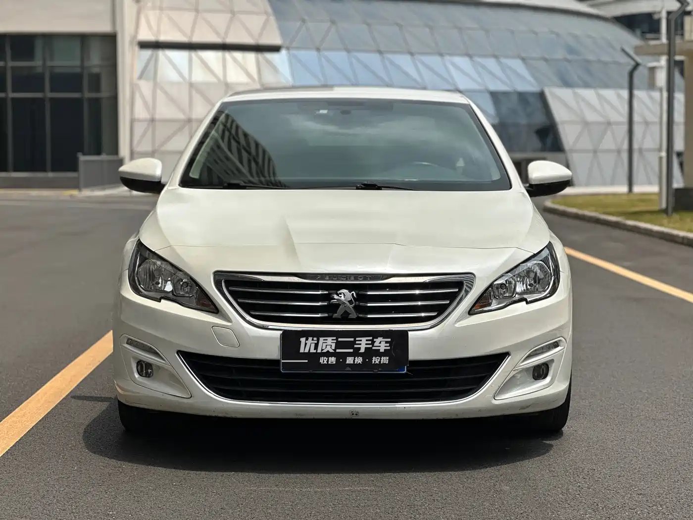 Peugeot 408 2015 Model 1.2T Automatic Luxury Edition фото 2