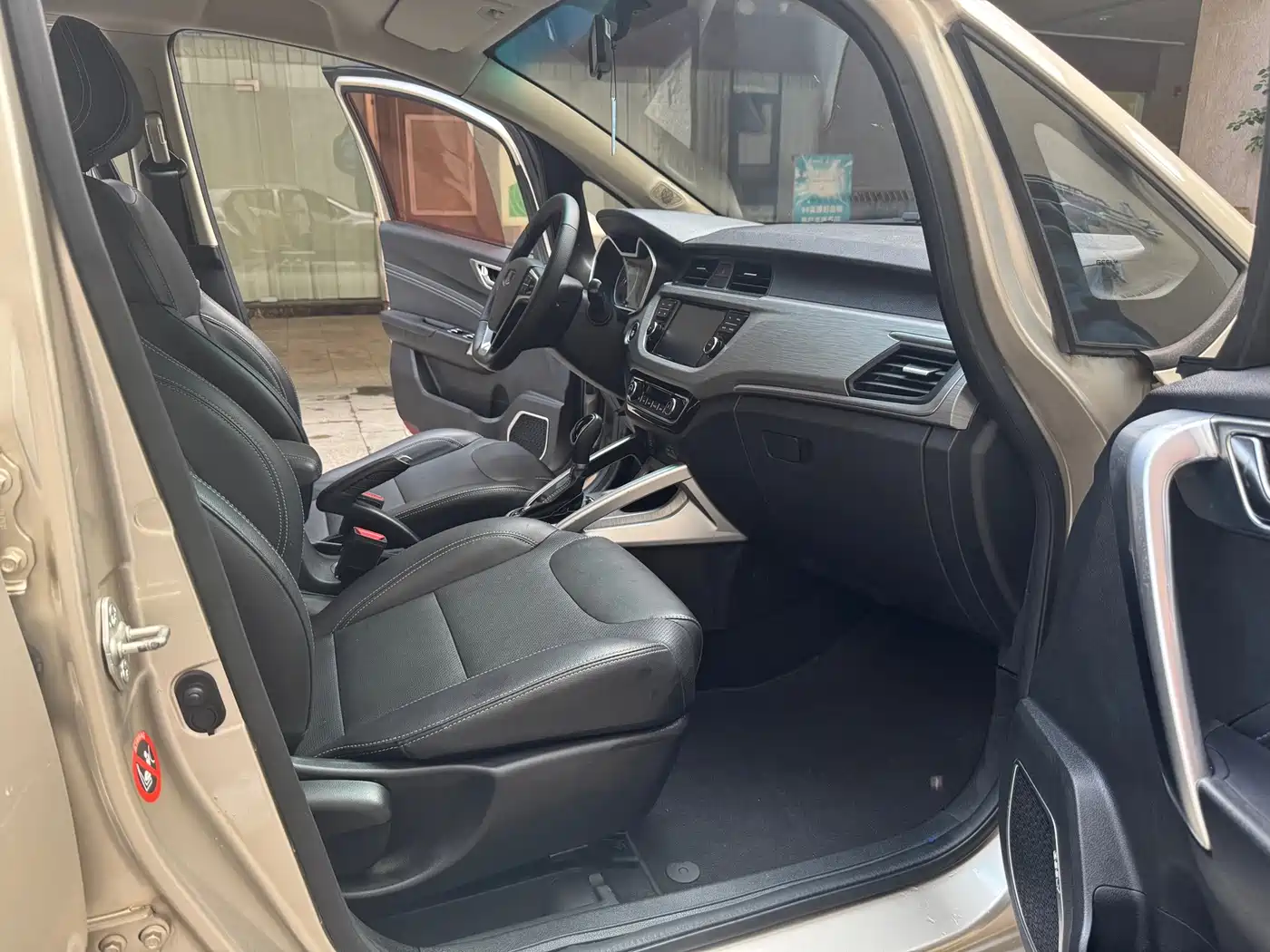 Фото 6 - Geely Vision X3