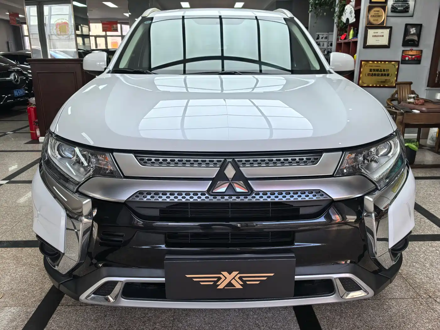MITSUBISHI OUTLANDER