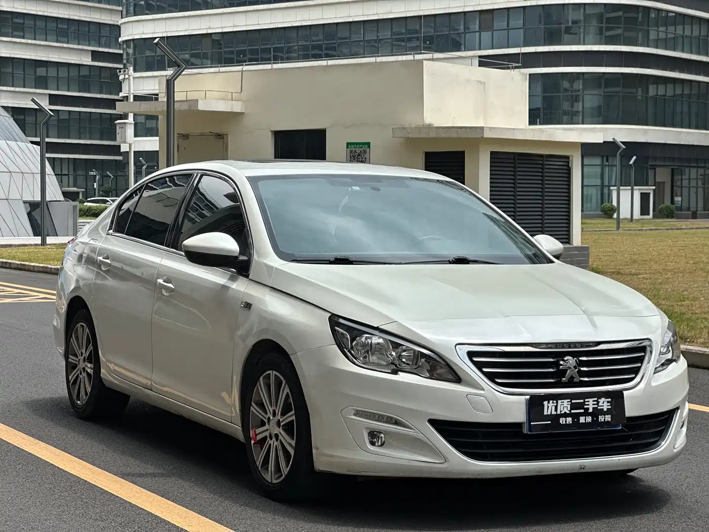 Peugeot 408 2015 Model 1.2T Automatic Luxury Edition фото 3