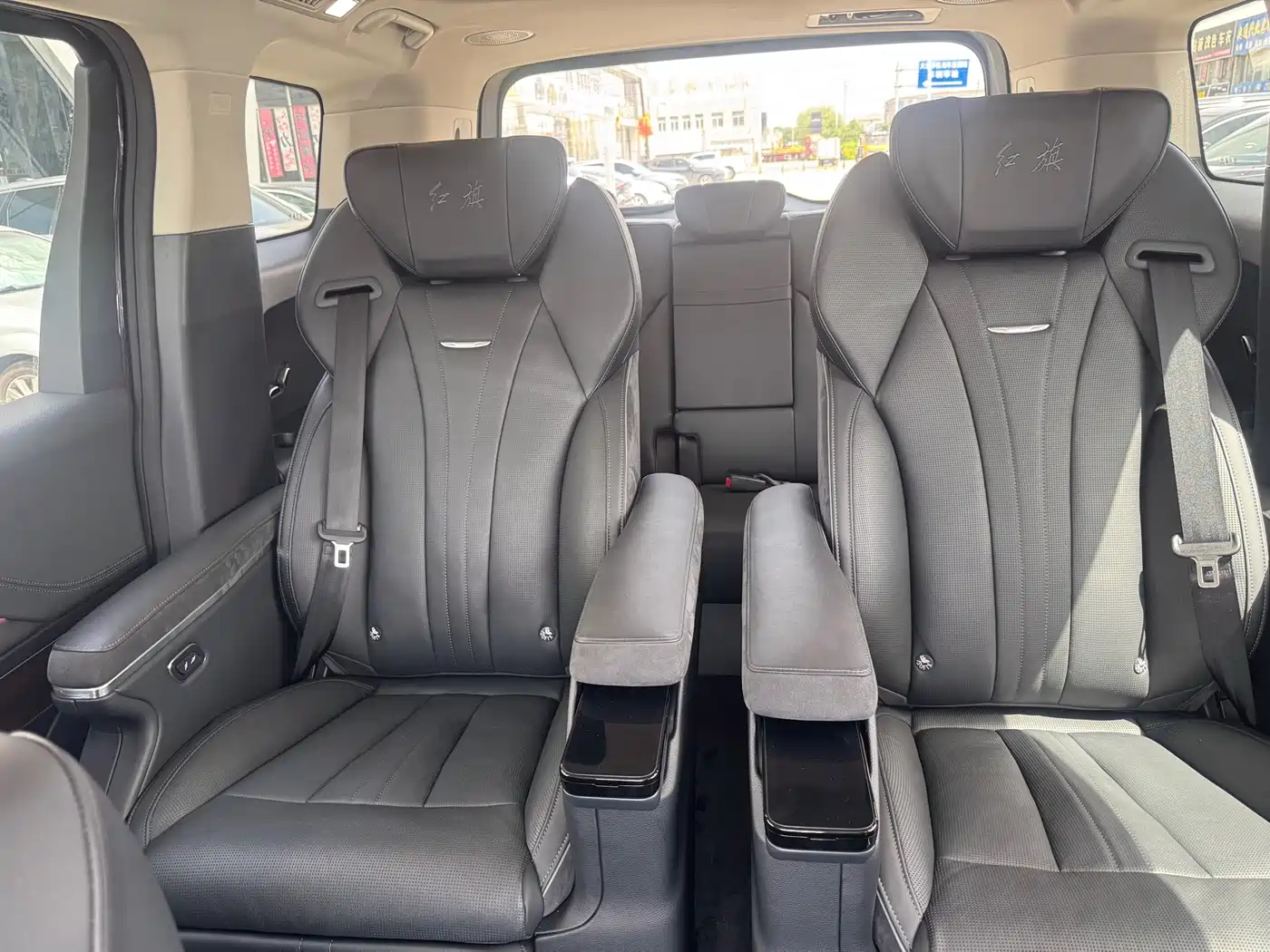 Hongqi HQ9 PHEV 2024 Model 2.0T AWD Luxury Edition фото 9