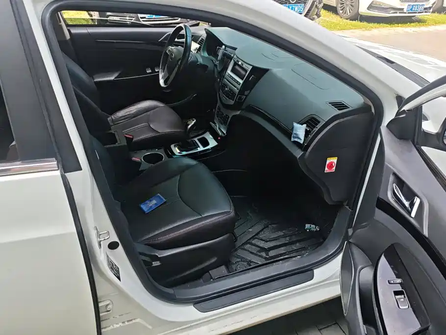 BYD E5