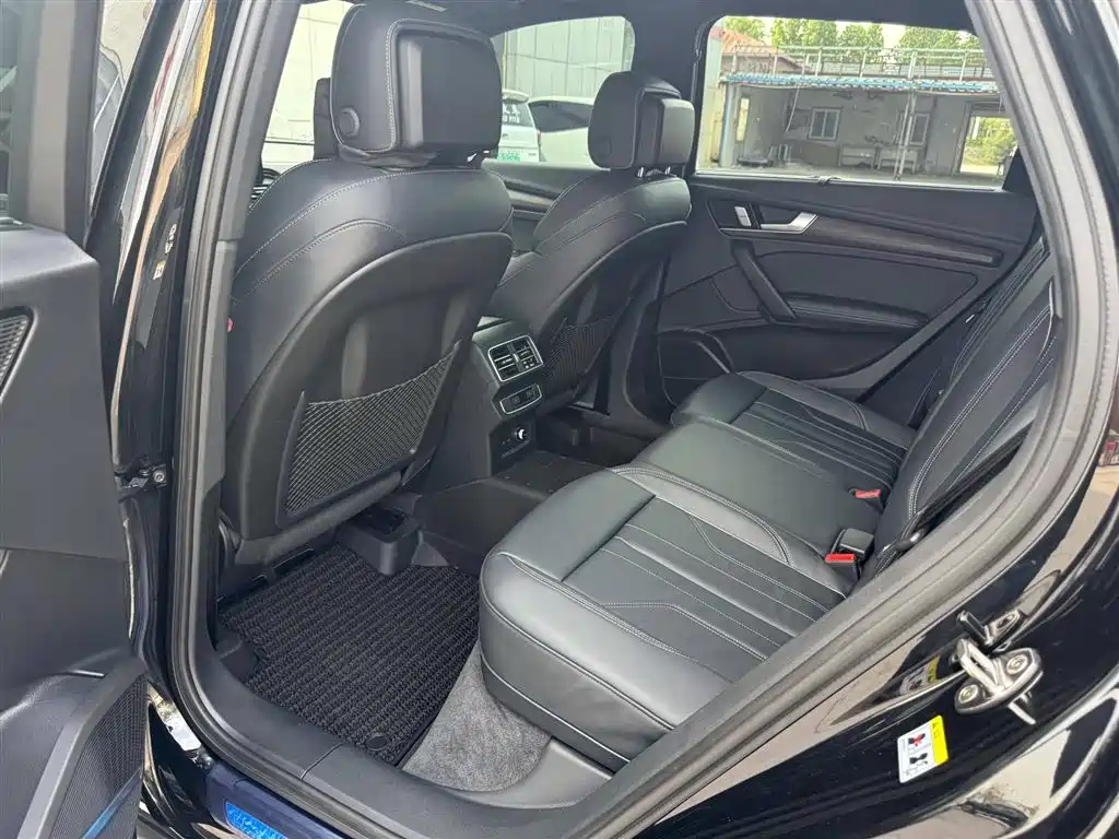 Audi Q5L 2025 45th Anniversary Edition 45 TFSI Premium Sport фото 6