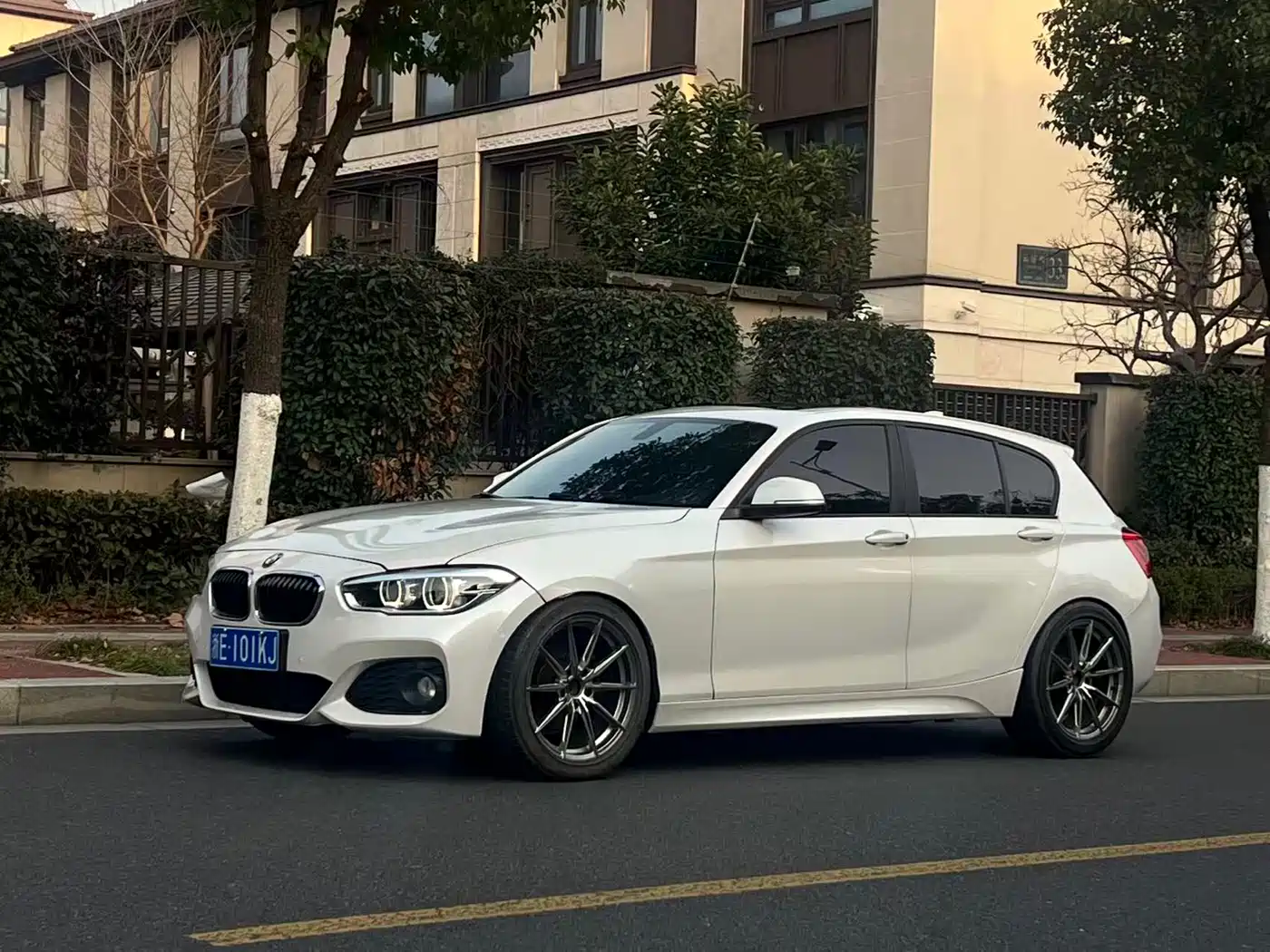BMW 1 Series (Import) 2015 120i Leading фото 2
