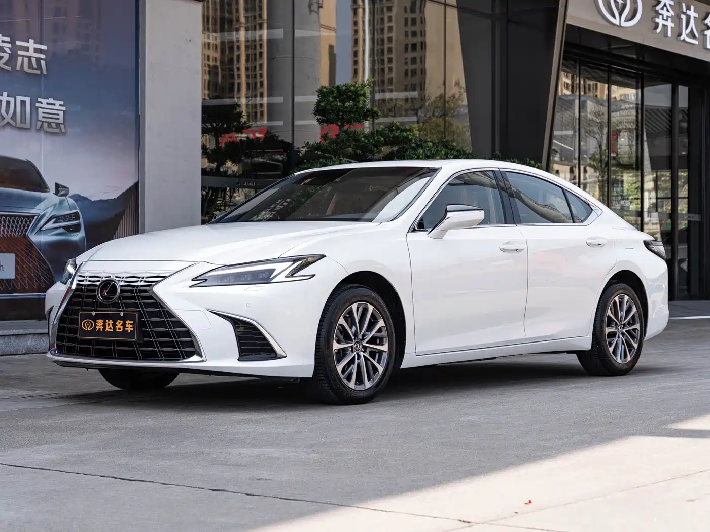 Lexus ES 2025 200 Ultimate Edition