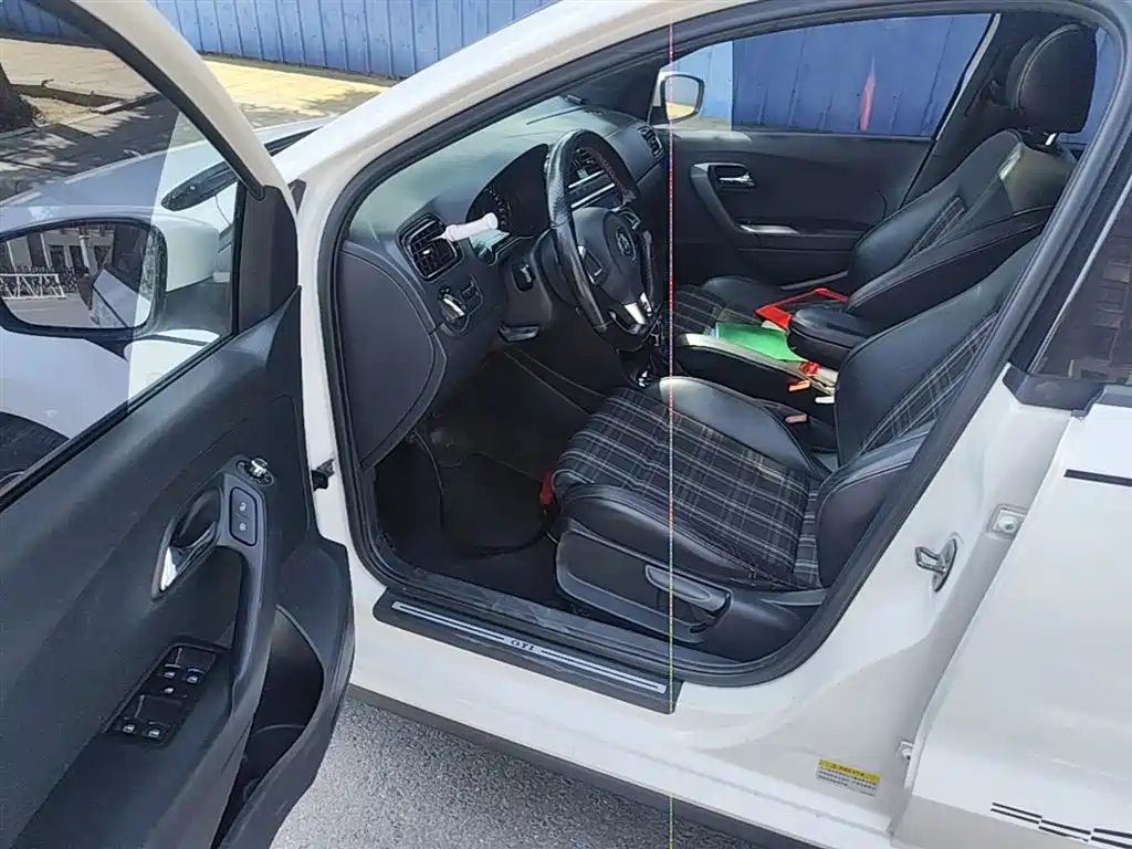 Volkswagen Polo 2012 1.4TSI GTI фото 16