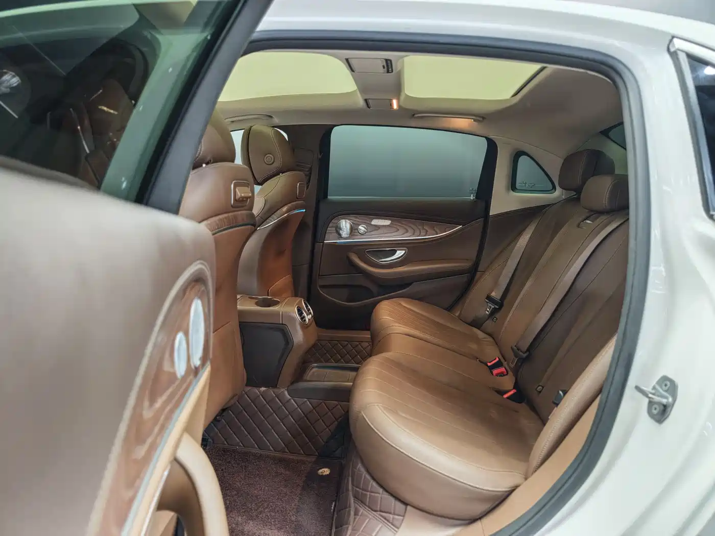 Mercedes-Benz E-Class 2019 E 300 L Fashion фото 6