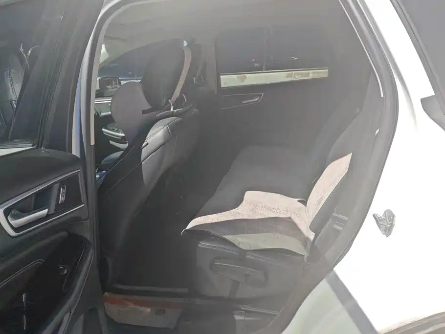 Photo 11 - Ford Edge