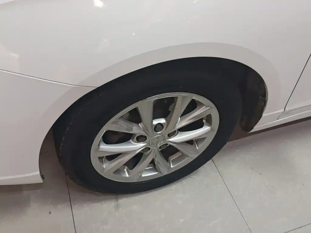 Фото 23 - Roewe i5