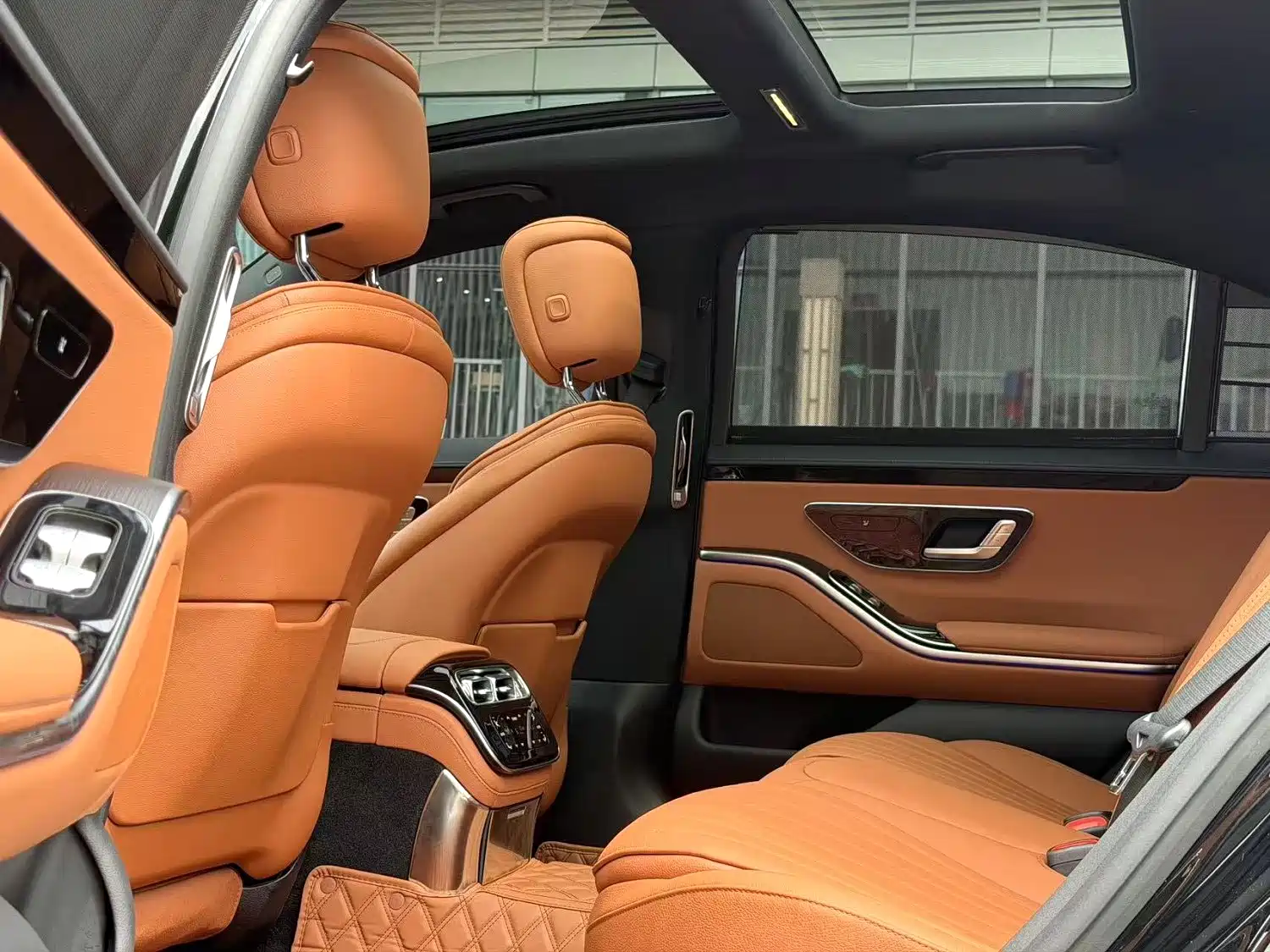 Photo 8 - Mercedes-Benz S-Class