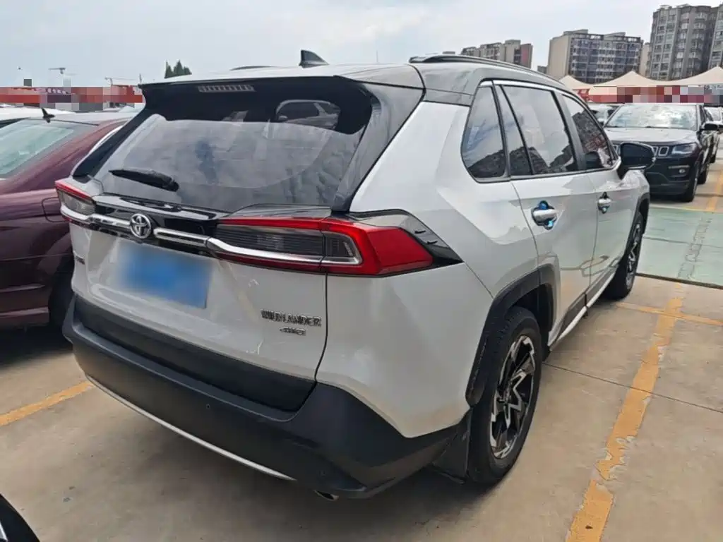 Фото 7 - Toyota Wildlander