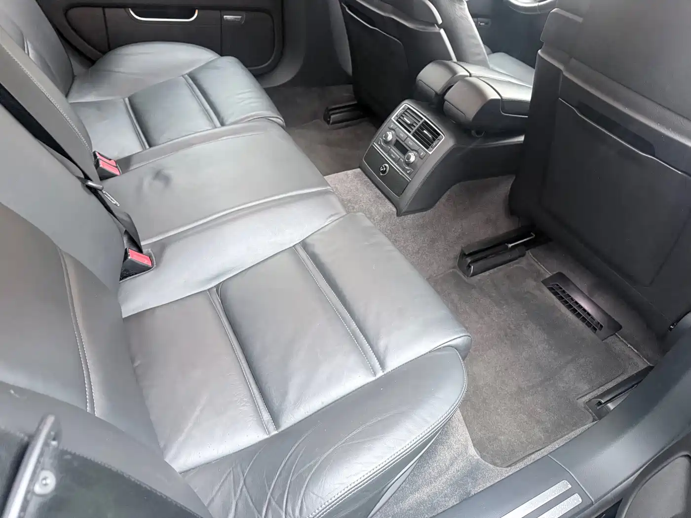 Audi S8 2010 2009 Audi S8 5.2 FSI quattro
