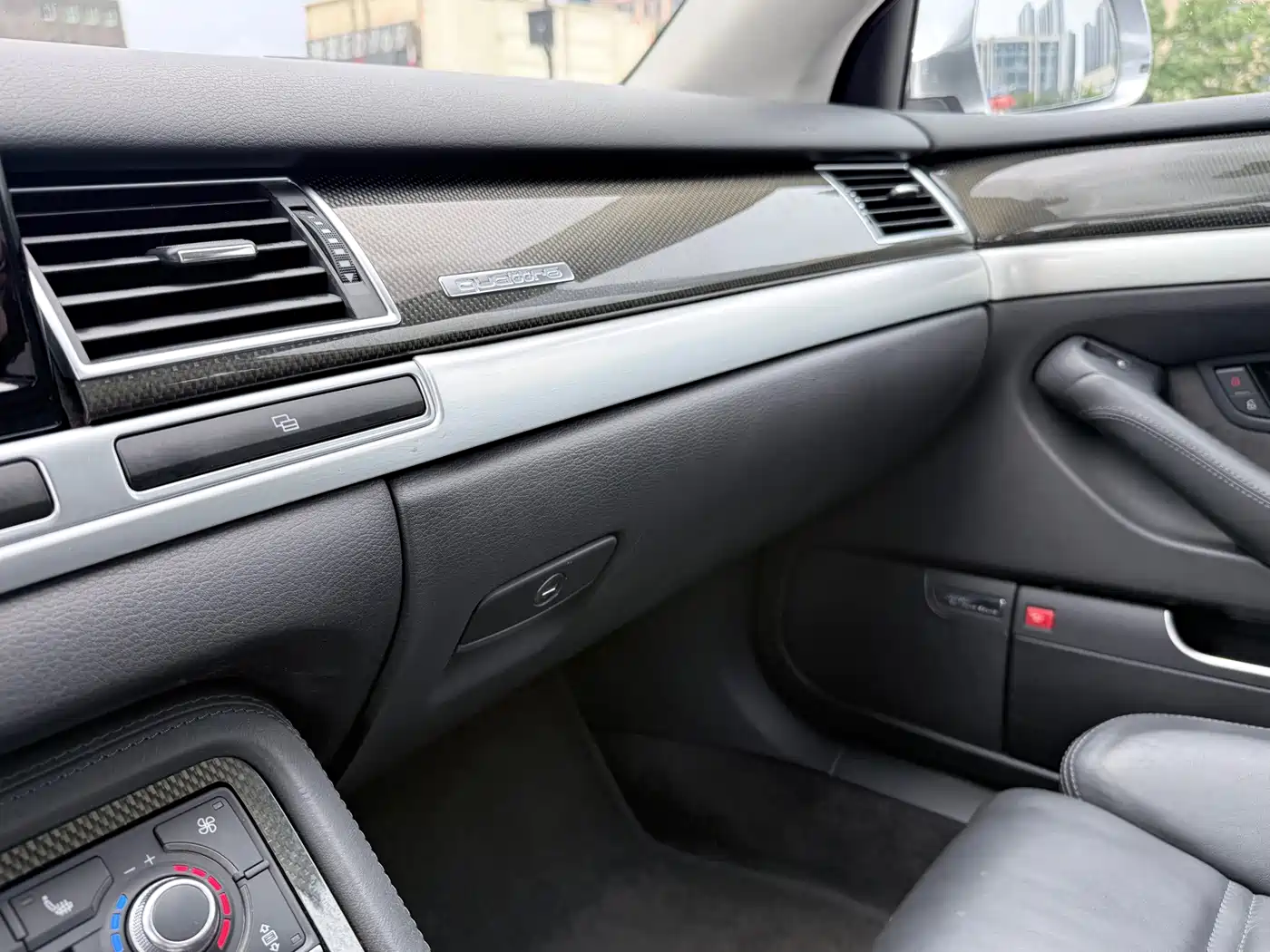 Audi S8 2010 2009 Audi S8 5.2 FSI quattro
