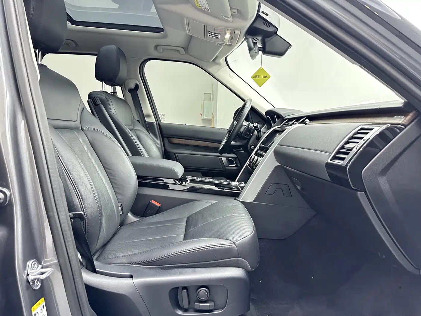 Land Rover Discovery 2017 3.0 SC V6 HSE фото 12
