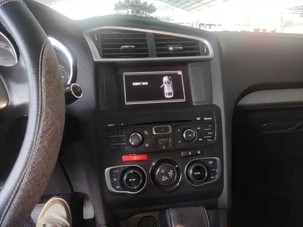 Фото 13 - Citroën C4L