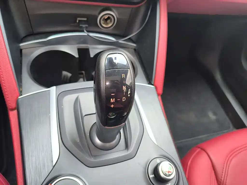 Alfa Romeo Stelvio 2019 2017 2.0T 200HP Elite