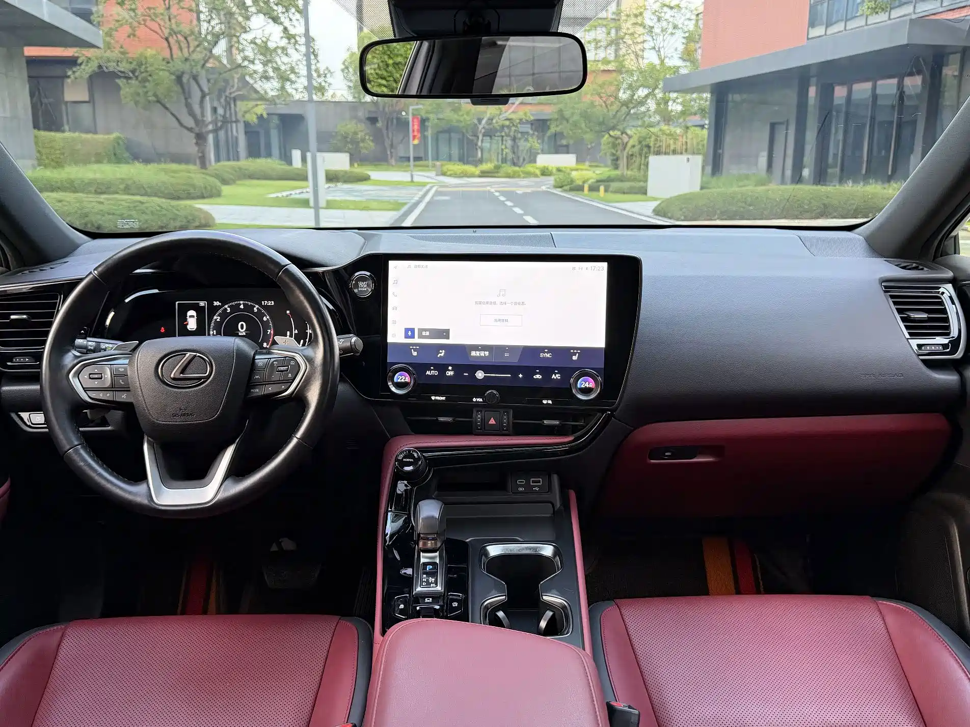 Photo 4 - Lexus NX