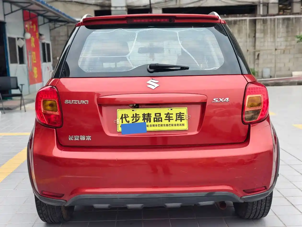 Фото 15 - Suzuki SX4